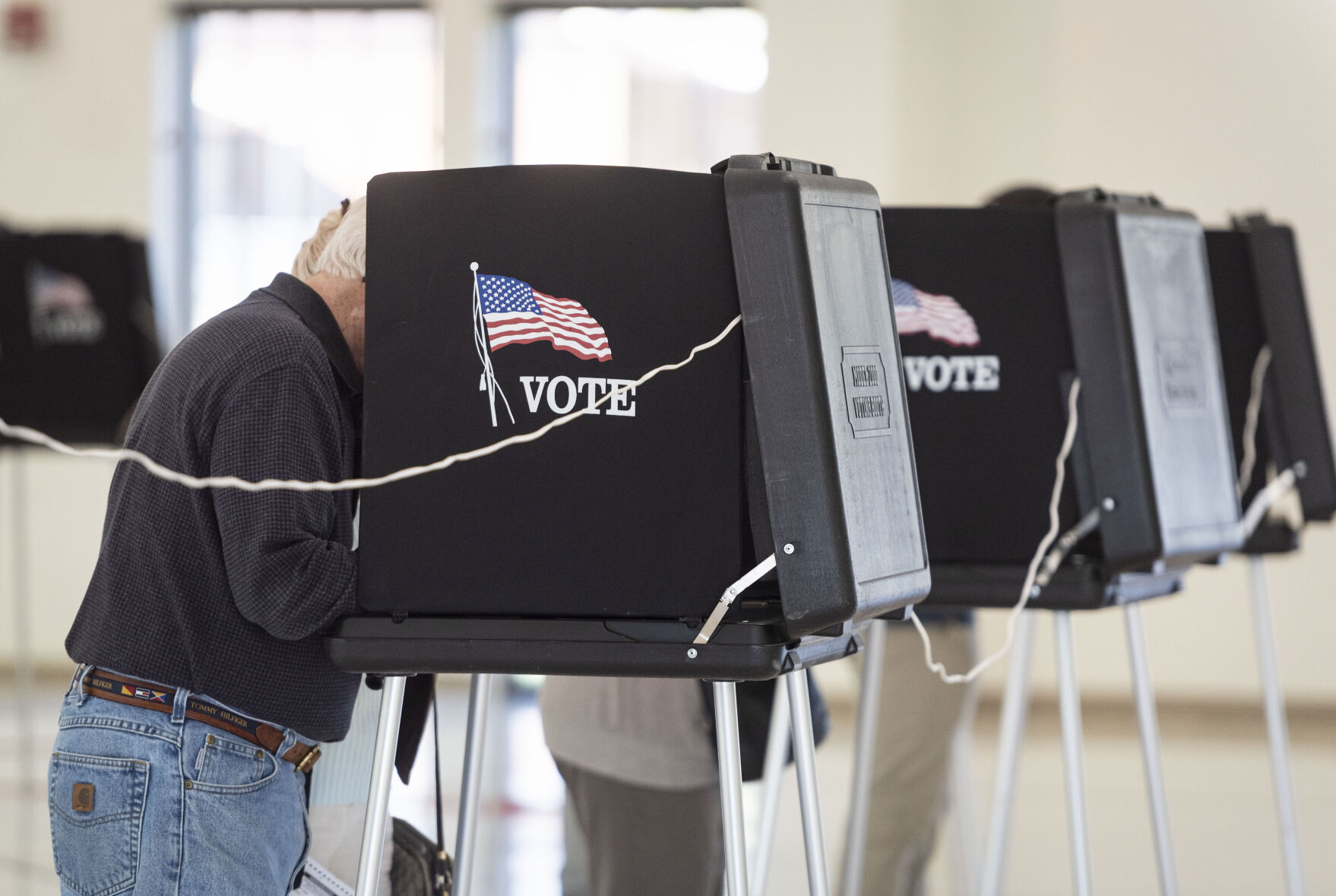 Voting and campaigning on election day